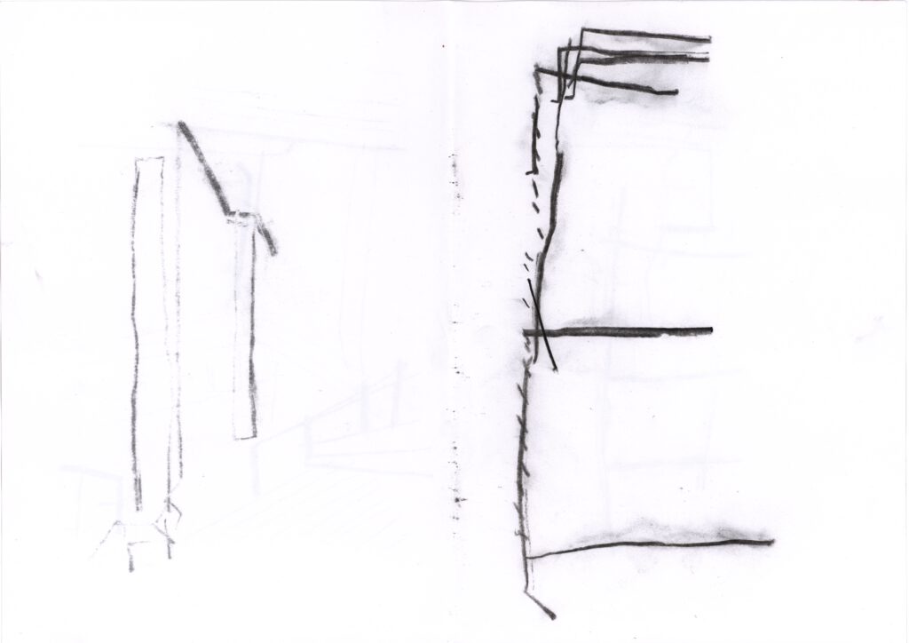 Eine Zeichnung architektonischer Strukturen in Zeichenkohle auf Papier